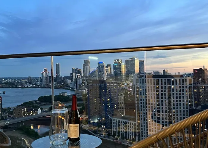 Luxury Penthouse With Stunning Views Near Excel, O2, London City Airport