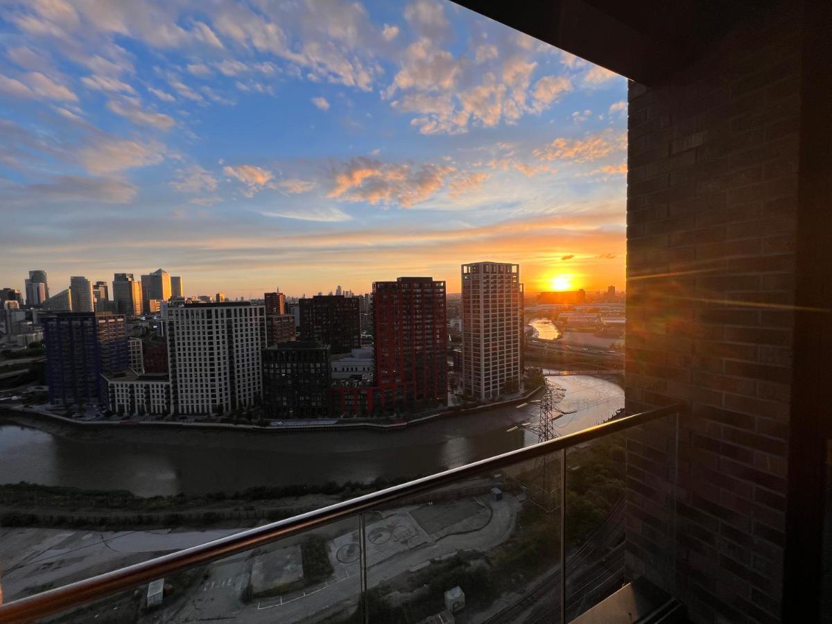 Luxury Penthouse With Stunning Views Near Excel, O2, Airport Appartement