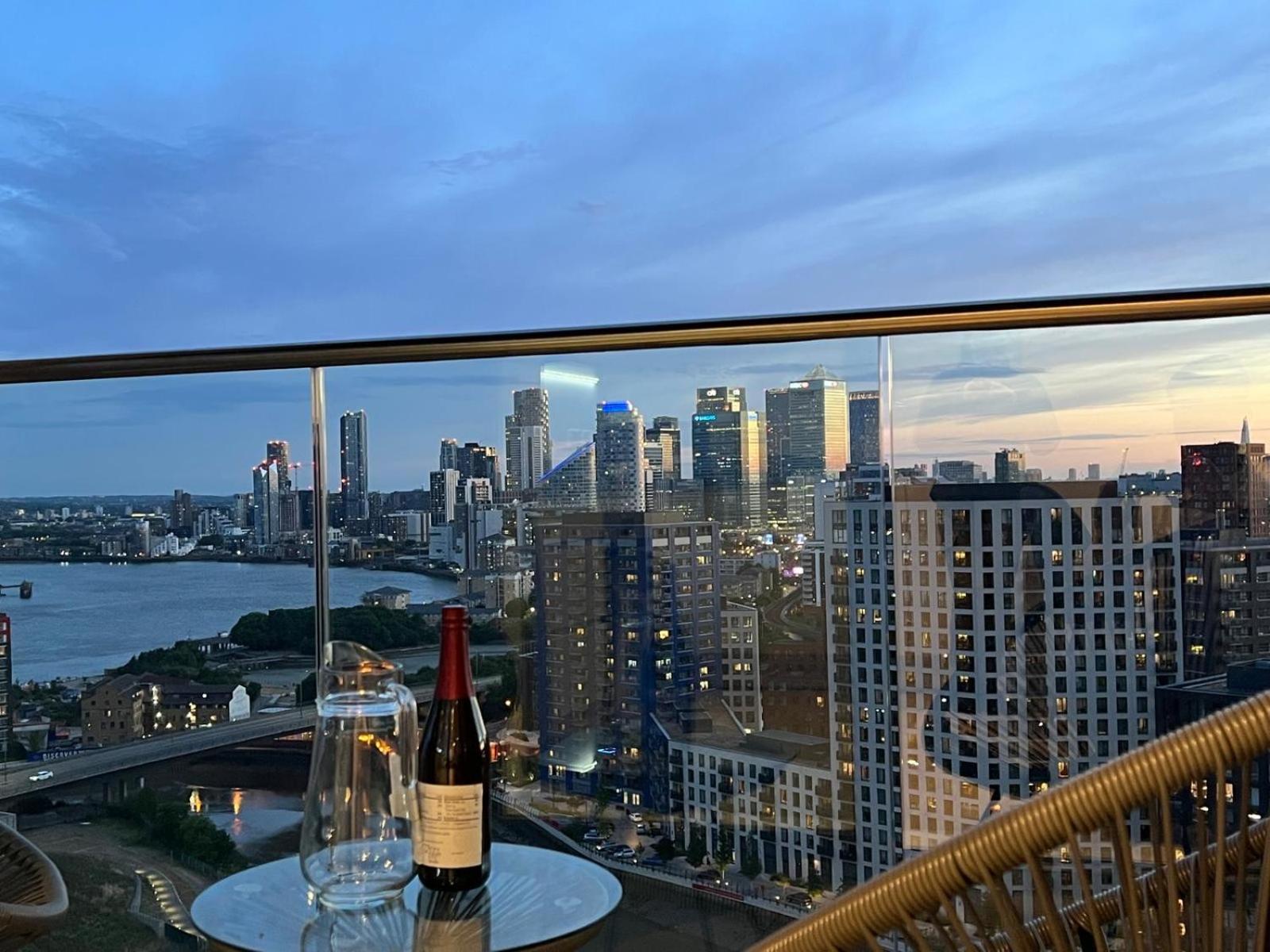 Luxury Penthouse With Stunning Views Near Excel, O2, Airport * Londres